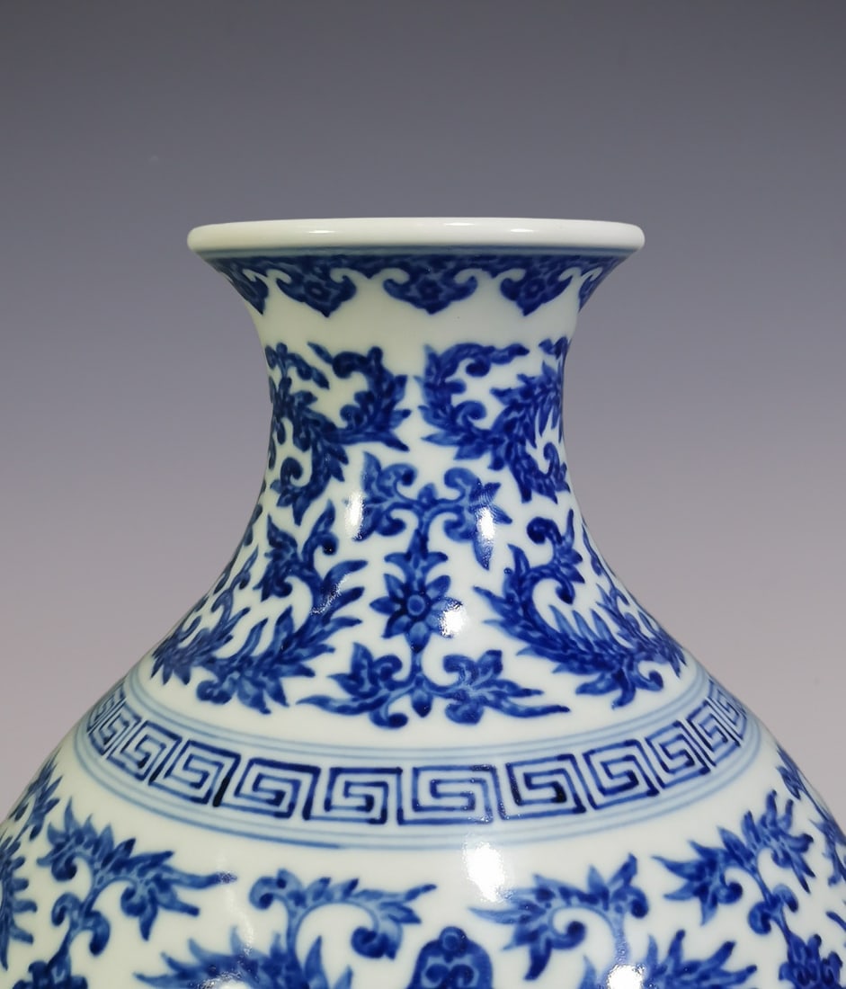 An Exquisite Blue and White Lotus Pattern Vase - 2