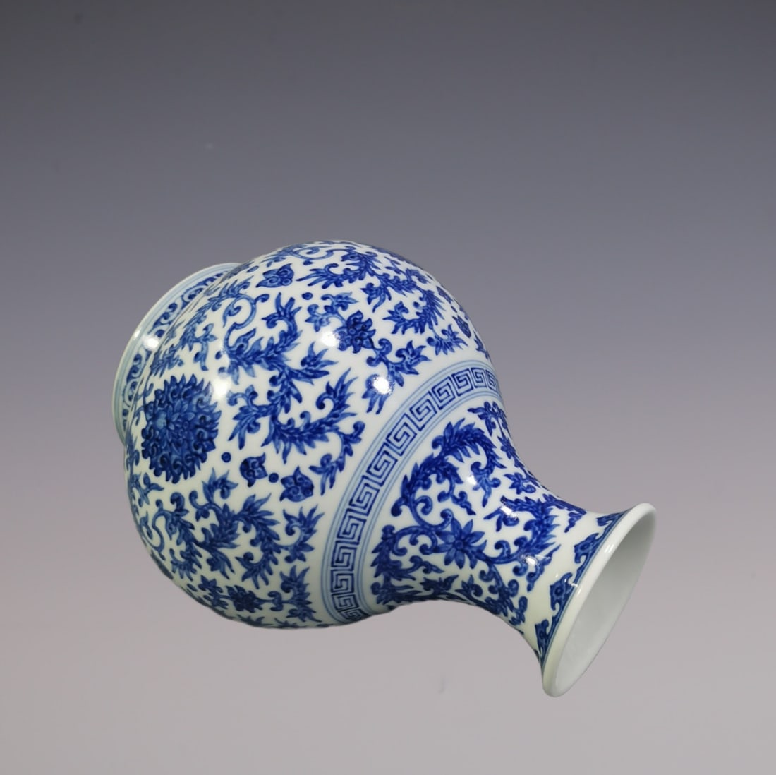 An Exquisite Blue and White Lotus Pattern Vase - 6