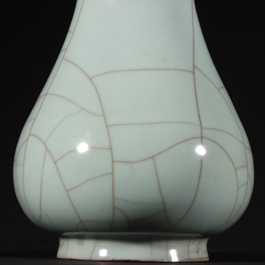 An Exquisite Guan yao Vase - 4