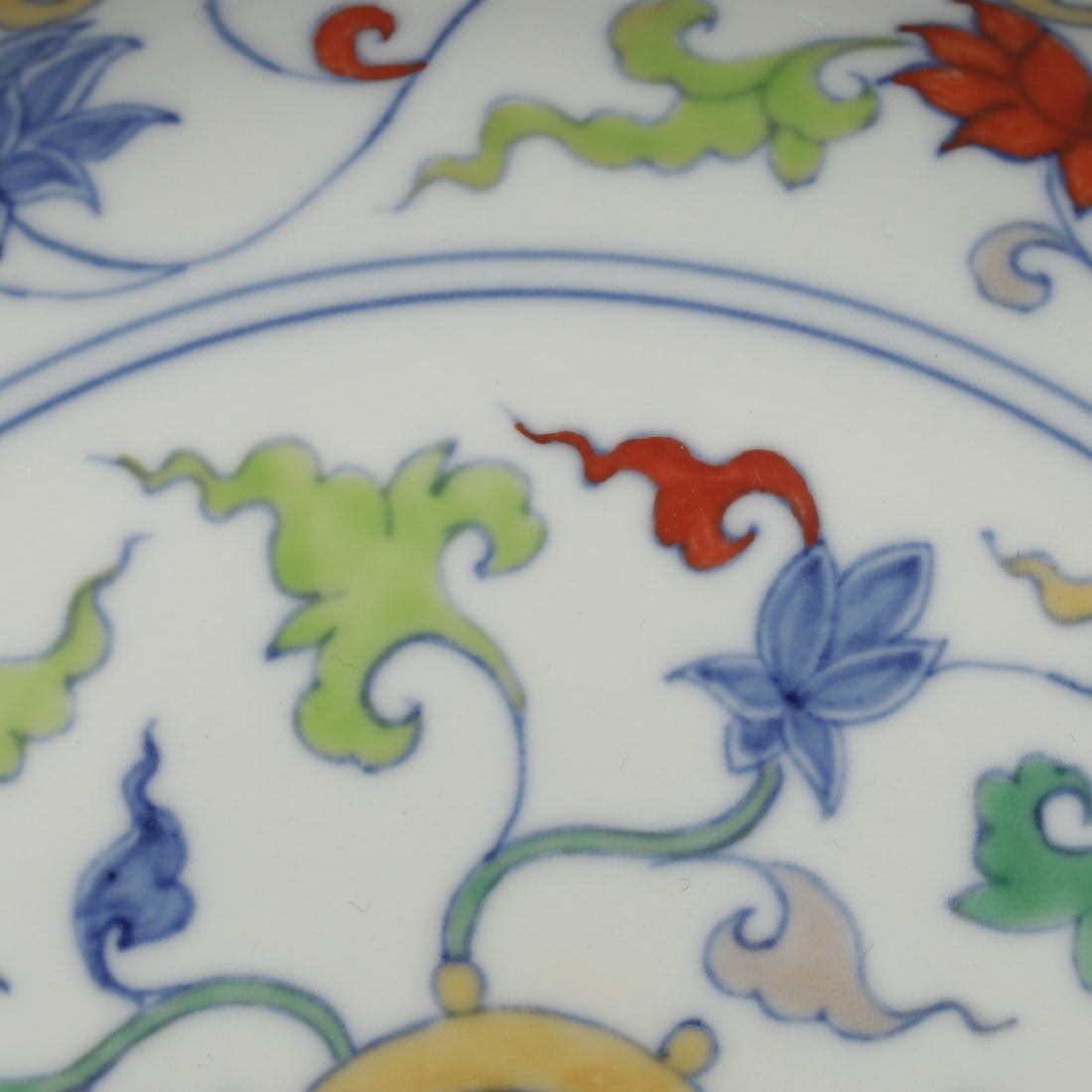 An Exquisite Doucai Lotus Pattern Eight Treasures Pattern Plate - 5