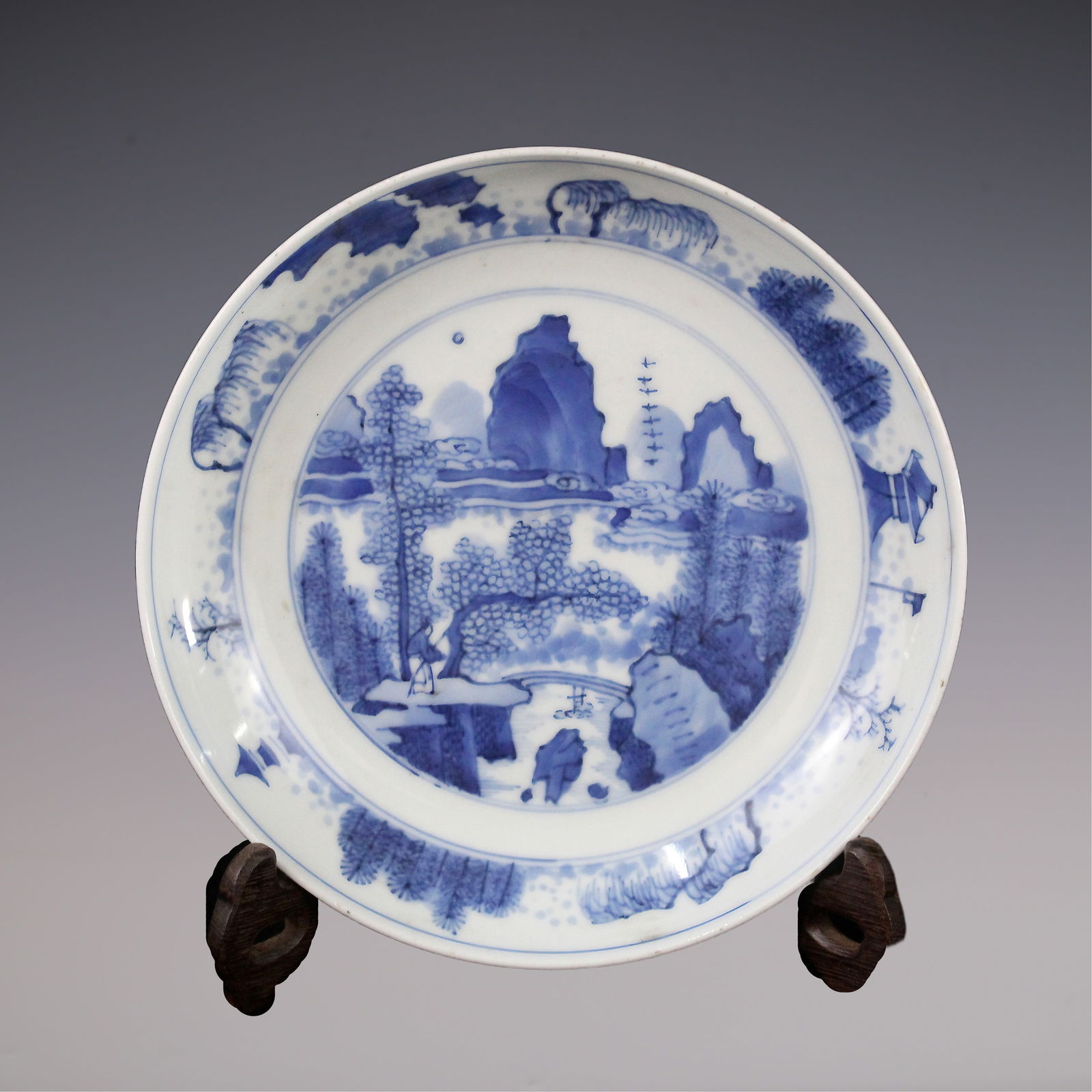 An Exquisite Blue and White Landscape Pattern Plate: An Exquisite Blue and White Landscape Pattern Plate Ming Dynasty, China Chenghua Four-character Mark Size:19cmx10.5cm (The Dimensions Of All Batches Are Manually Measured.If You Need More Detailed