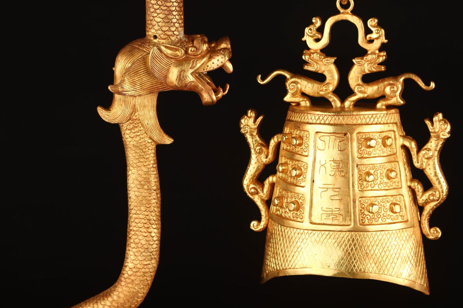 An Exquisite Gilt Bronze Dragon Pattern Ornament - 9