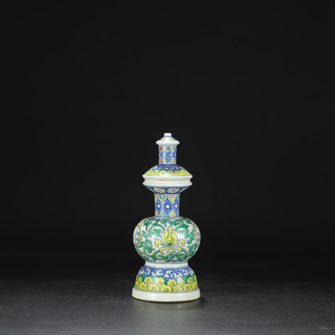 An Exquisite Wucai Lotus Pattern Ewer - 5