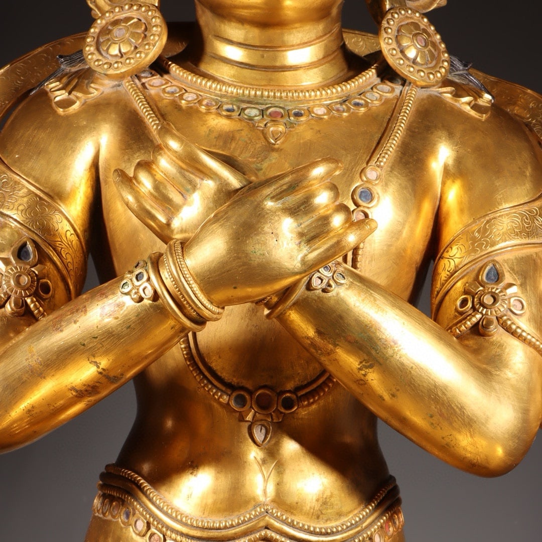 An Exquisite Gilt Bronze Buddha Statue - 2