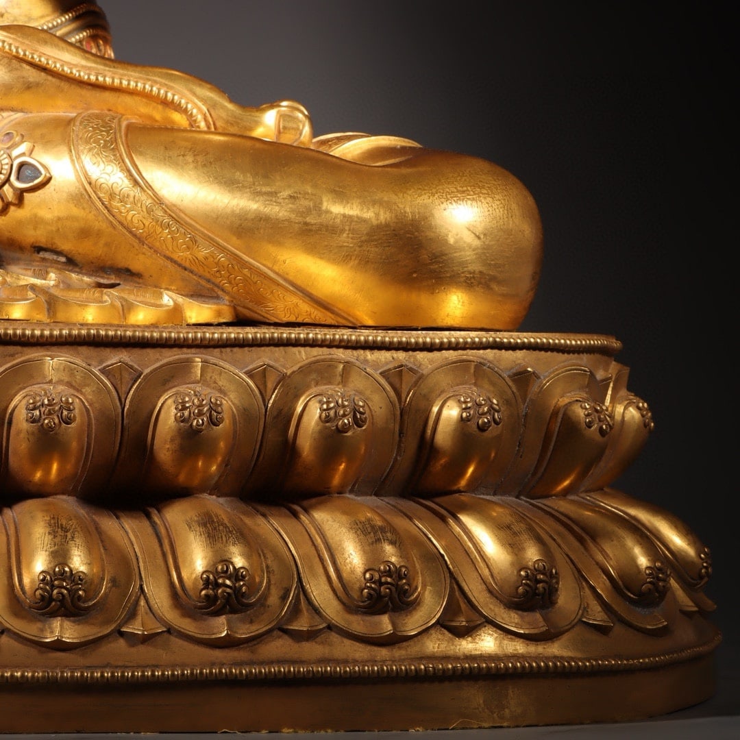 An Exquisite Gilt Bronze Buddha Statue - 5