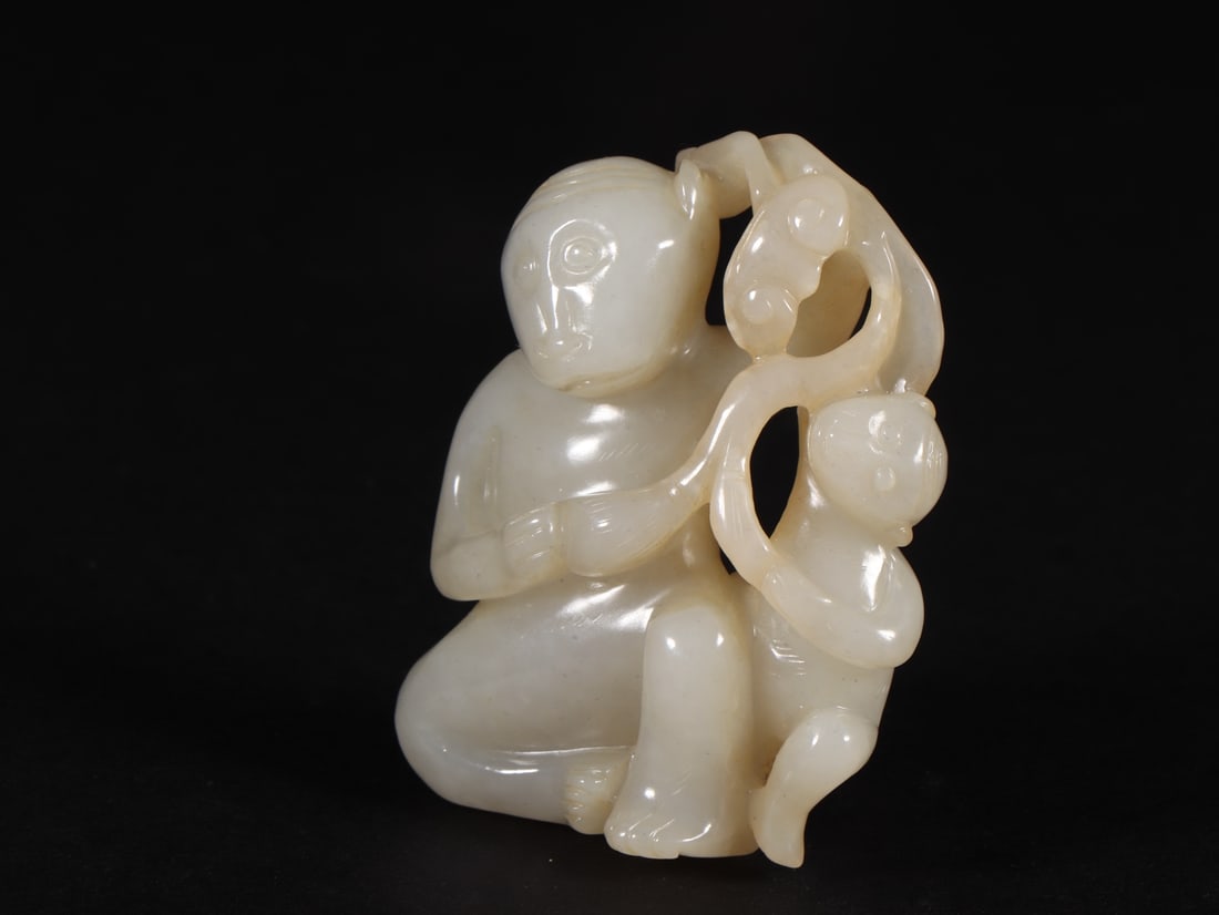 An Exquisite White Jade Monkey Ornament - 3