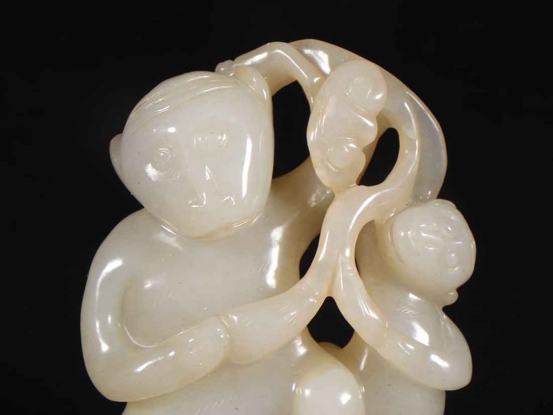 An Exquisite White Jade Monkey Ornament - 4