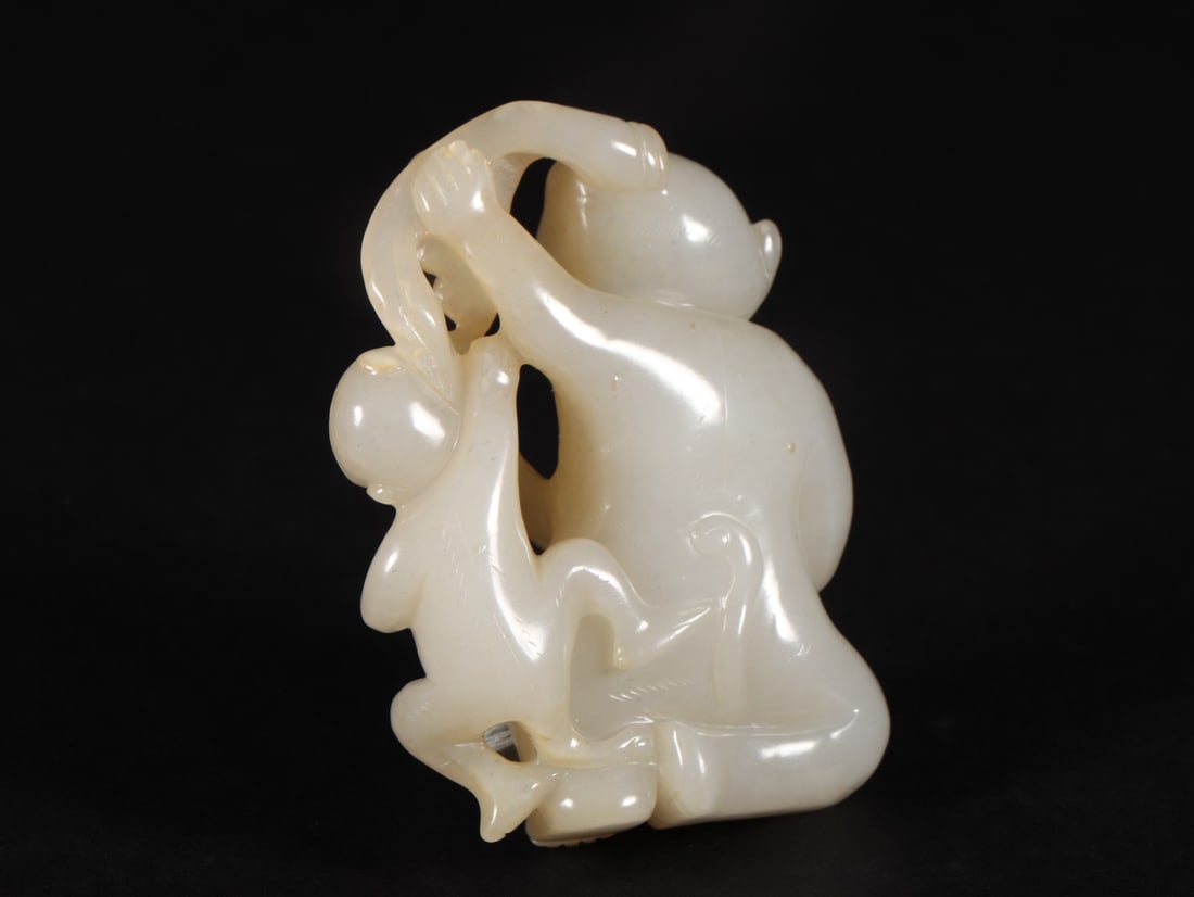 An Exquisite White Jade Monkey Ornament - 7
