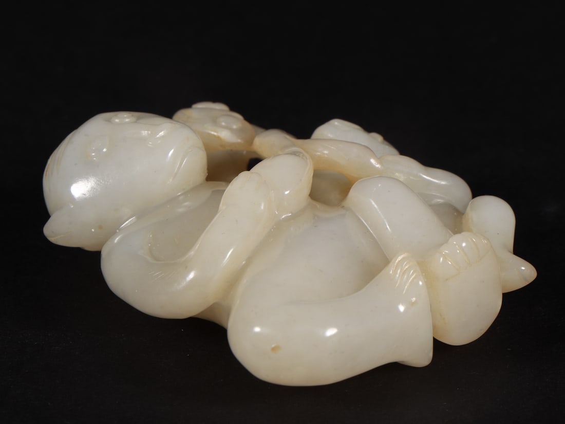 An Exquisite White Jade Monkey Ornament - 9