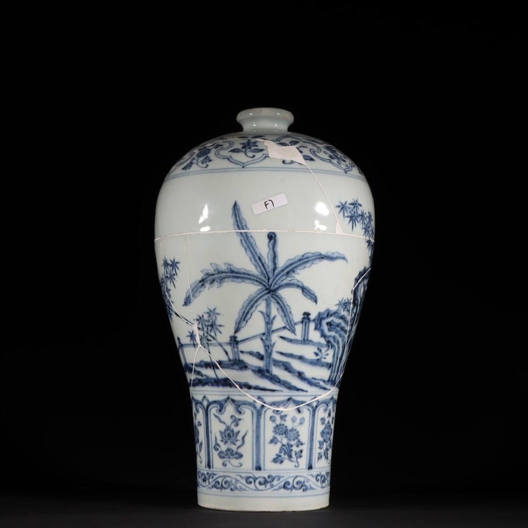 An Exquisite Blue and White Pine, Bamboo and Plum Blossom Pattern Lotus Pattern Vase: An Exquisite Blue and White Pine, Bamboo and Plum Blossom Pattern Lotus Pattern Vase Ming Dynasty, China Size:36.5cmx20cm (The Dimensions Of All Batches Are Manually Measured.If You Need More