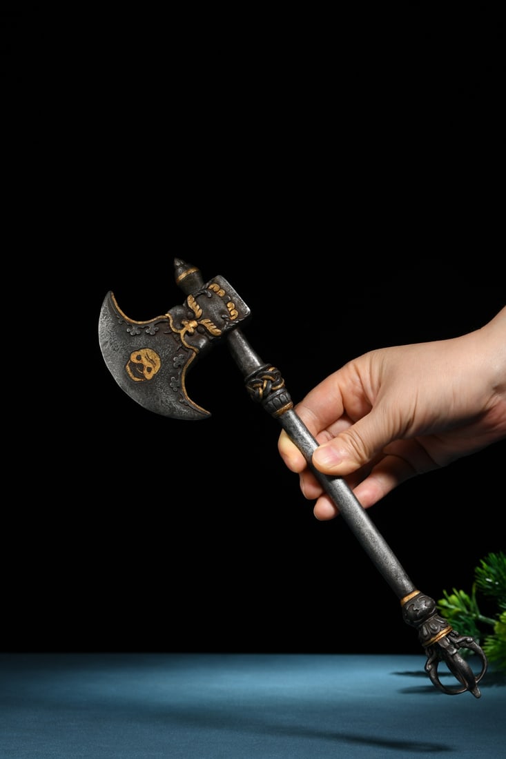 An Exquisite Iron Painted Gold Axe - 2