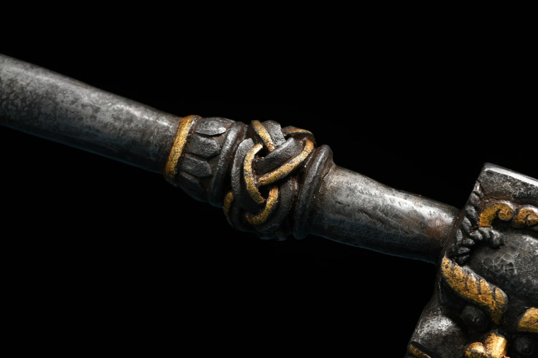 An Exquisite Iron Painted Gold Axe - 8