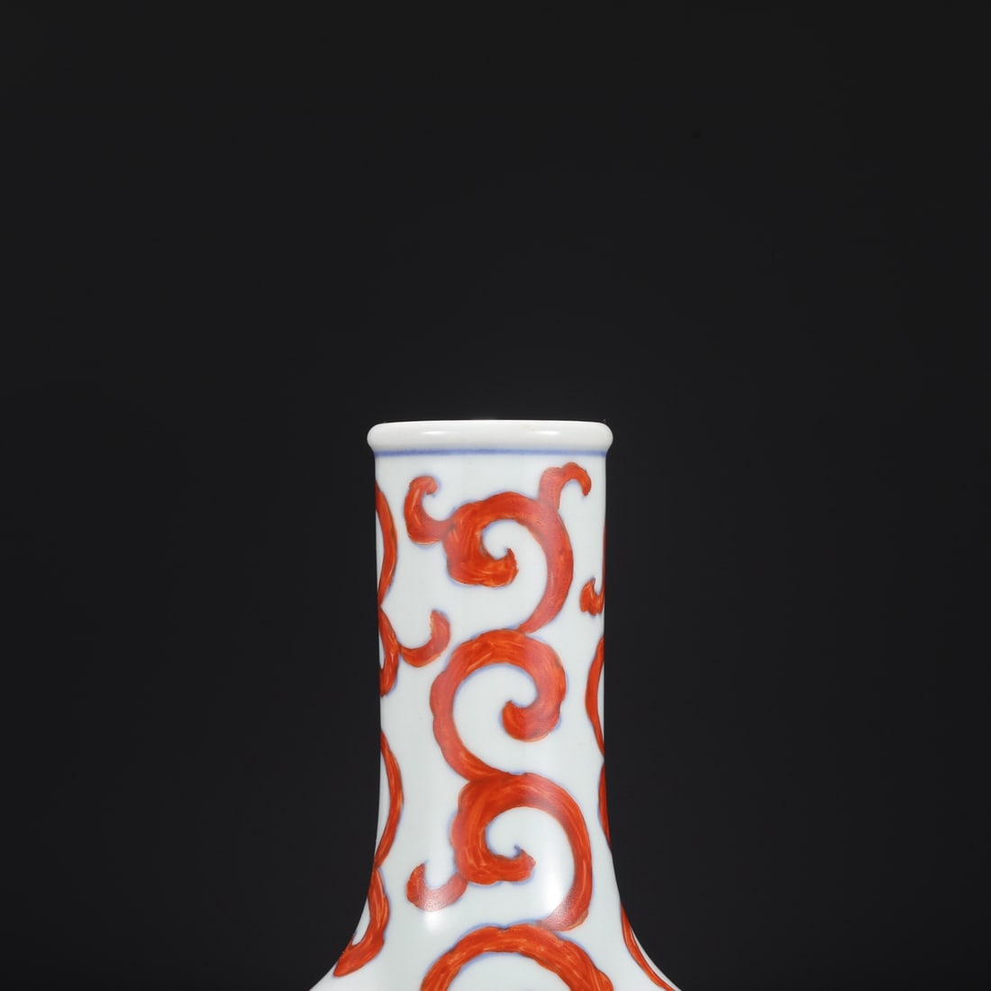 An Exquisite Iron-Red Lotus Pattern Vase - 3