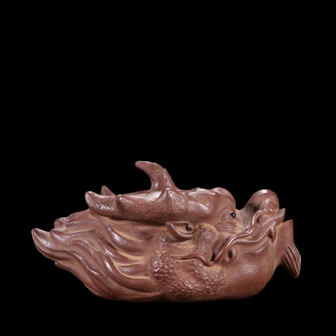 An Exquisite Purple Sands Dragon-Form Teapot: An Exquisite Purple Sands Dragon-Form Teapot Chen ming yuan Size:8cmx16cm (The Dimensions Of All Batches Are Manually Measured.If You Need More Detailed Information, Please Contact Our Customer