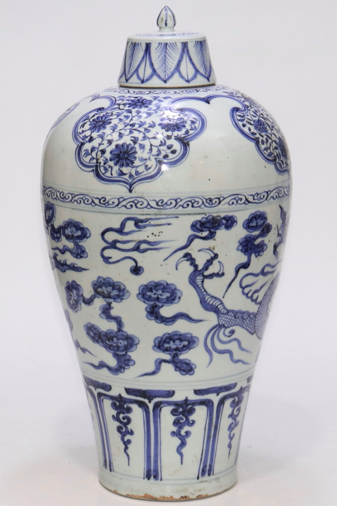 An Exquisite Blue and White Flower Pattern Dragon Pattern Vase - 4