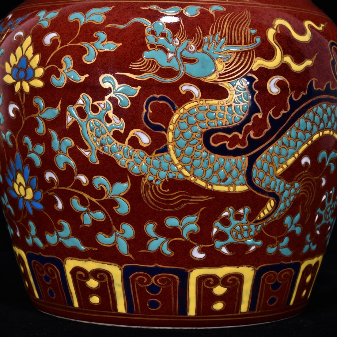 An Exquisite Wucai Ji Red Glazed Lotus Pattern Dragon Pattern Jar - 5