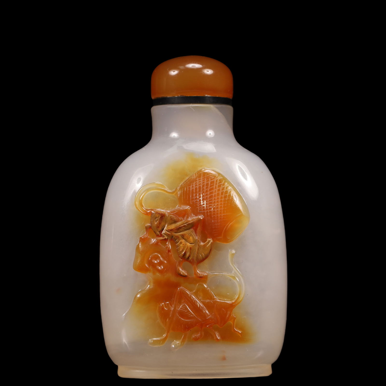 An Exquisite Agate Insect Pattern Snuff Bottle: An Exquisite Agate Insect Pattern Snuff Bottle Qing Dynasty, China Size:4cmx2.5cmx7.5cm Weight:57g (The Dimensions Of All Batches Are Manually Measured.If You Need More Detailed Information, Please