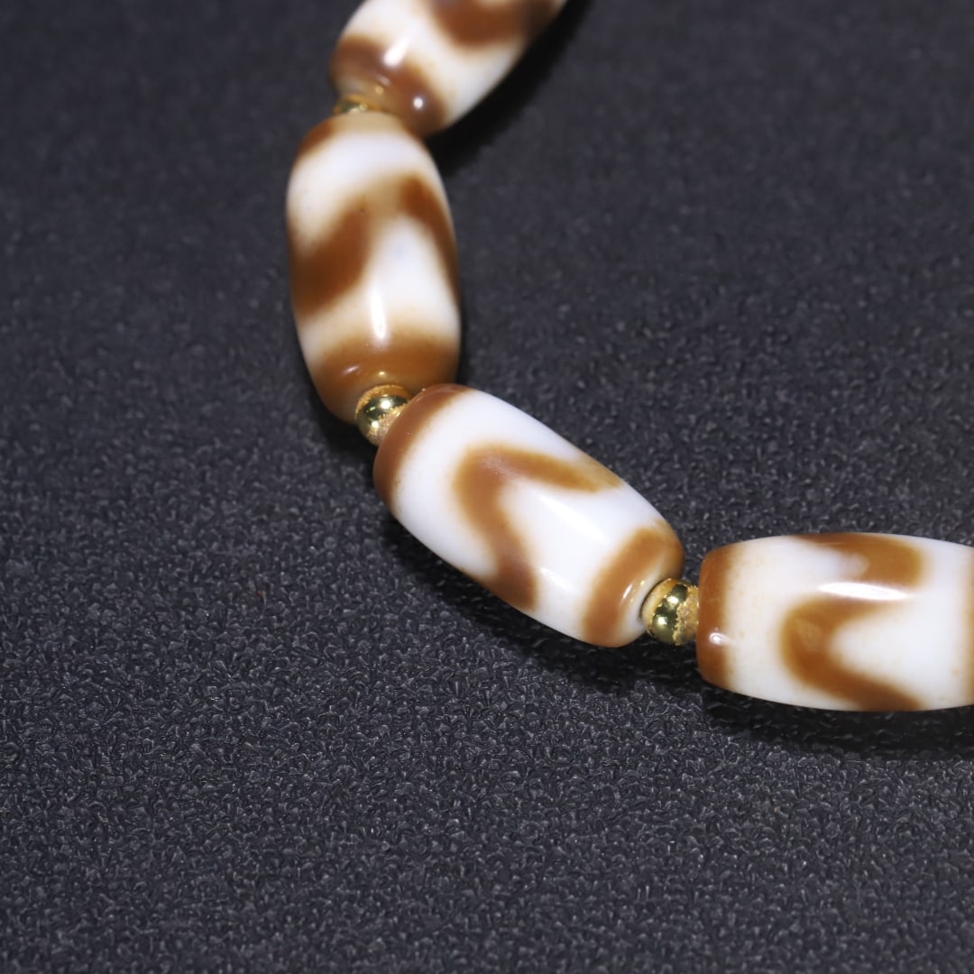 An Exquisite Dzi Bead Bracelets - 3