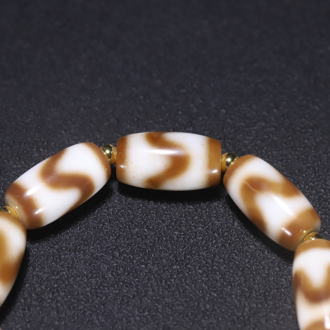 An Exquisite Dzi Bead Bracelets - 9