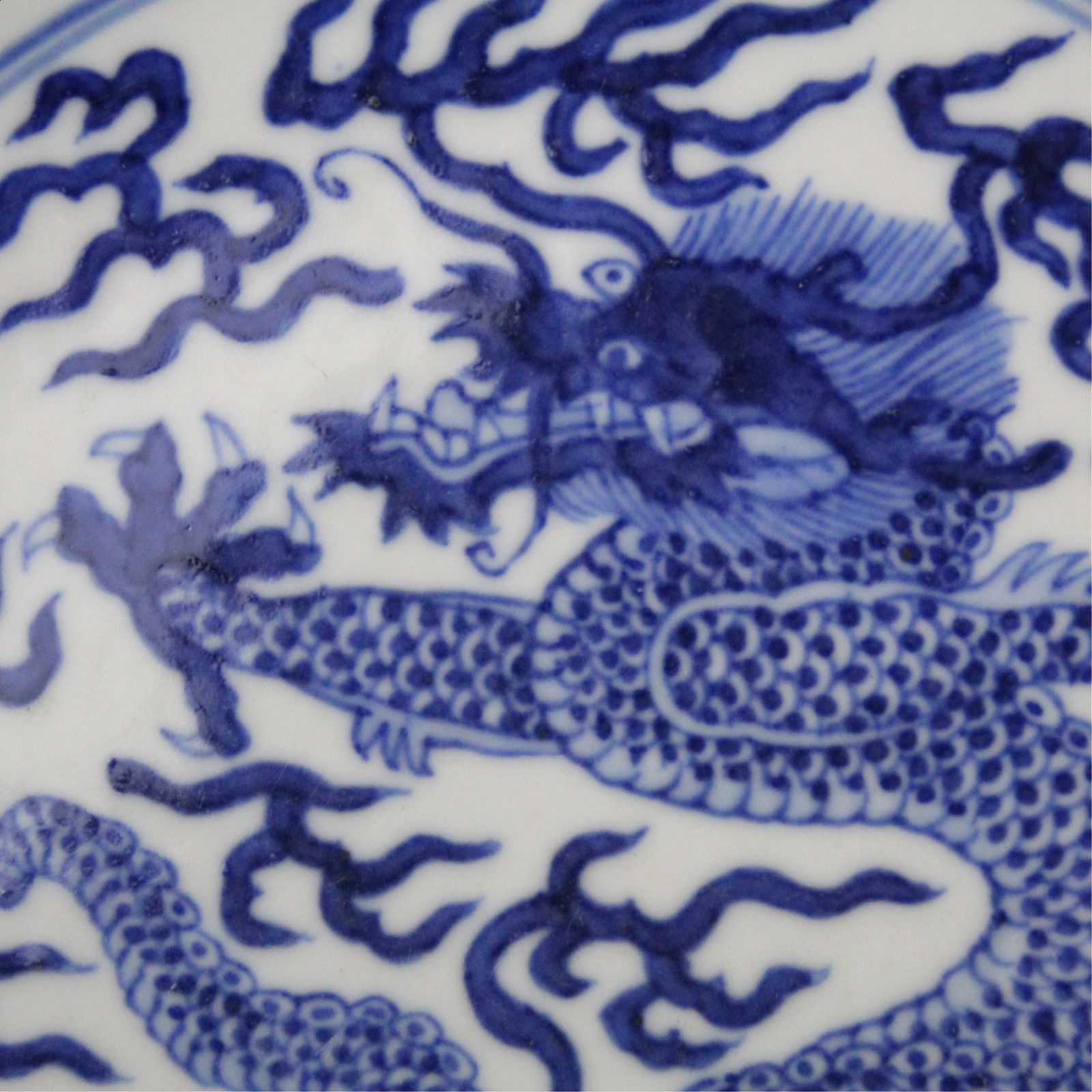 An Exquisite Blue and White Dragon Pattern Plate - 3