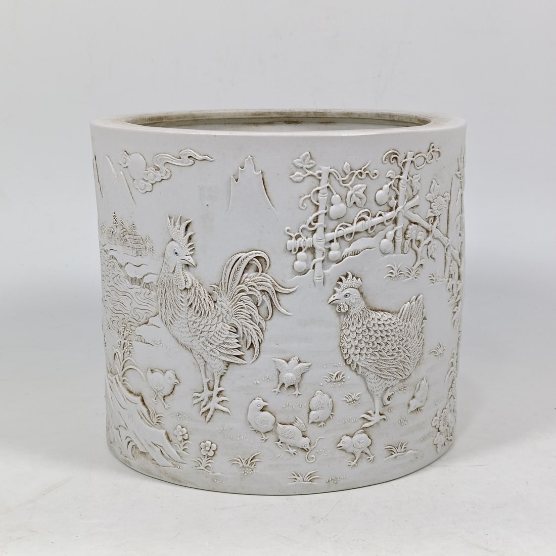 An Exquisite Sweet white glaze Rooster Pattern with poem Brush Pot: An Exquisite Sweet white glaze Rooster Pattern with poem Brush Pot Qing Dynasty, China Size:13.3cmx15cm (The Dimensions Of All Batches Are Manually Measured.If You Need More Detailed Information,