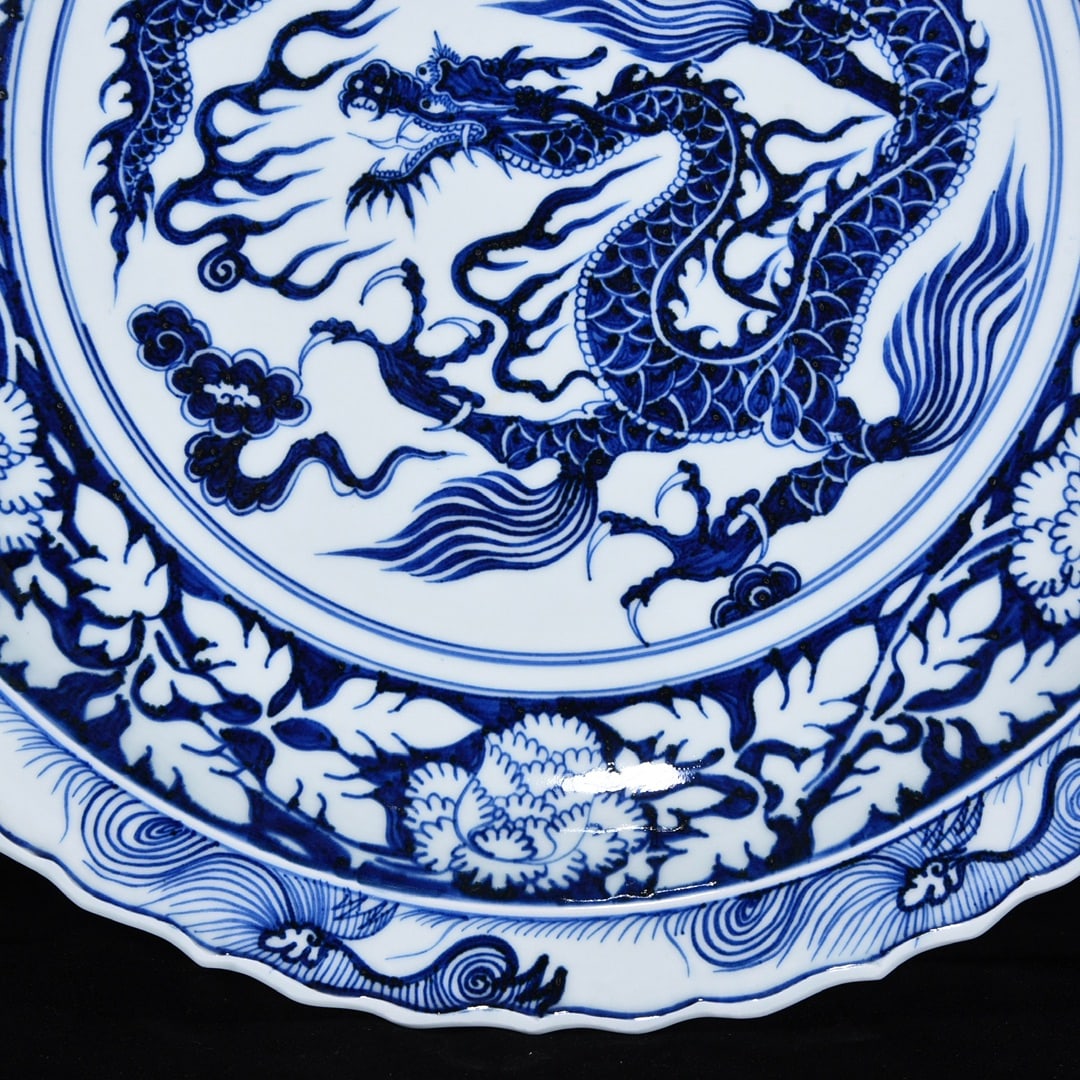 An Exquisite Blue and White Dragon Pattern Lotus Pattern Plate - 5