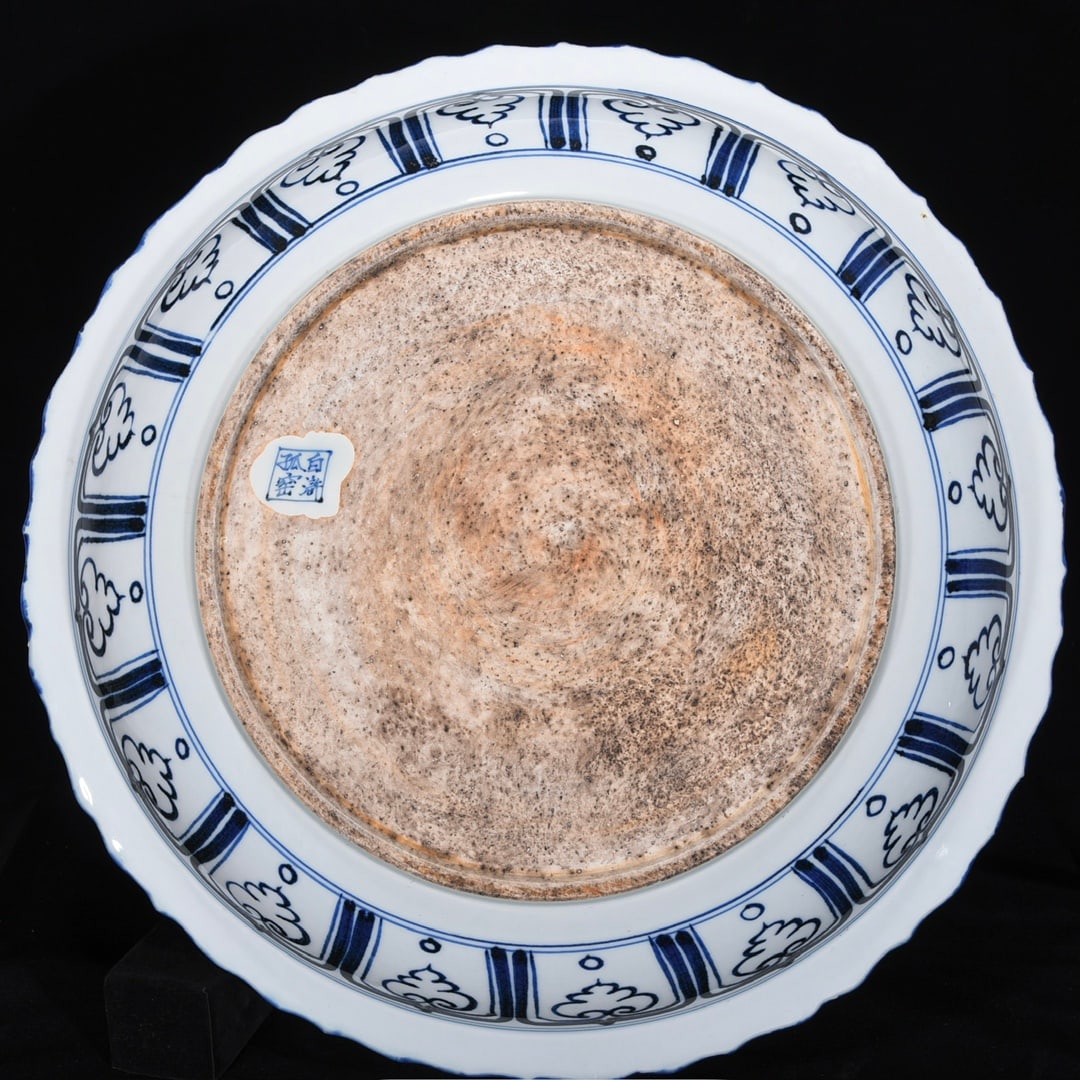 An Exquisite Blue and White Dragon Pattern Lotus Pattern Plate - 9