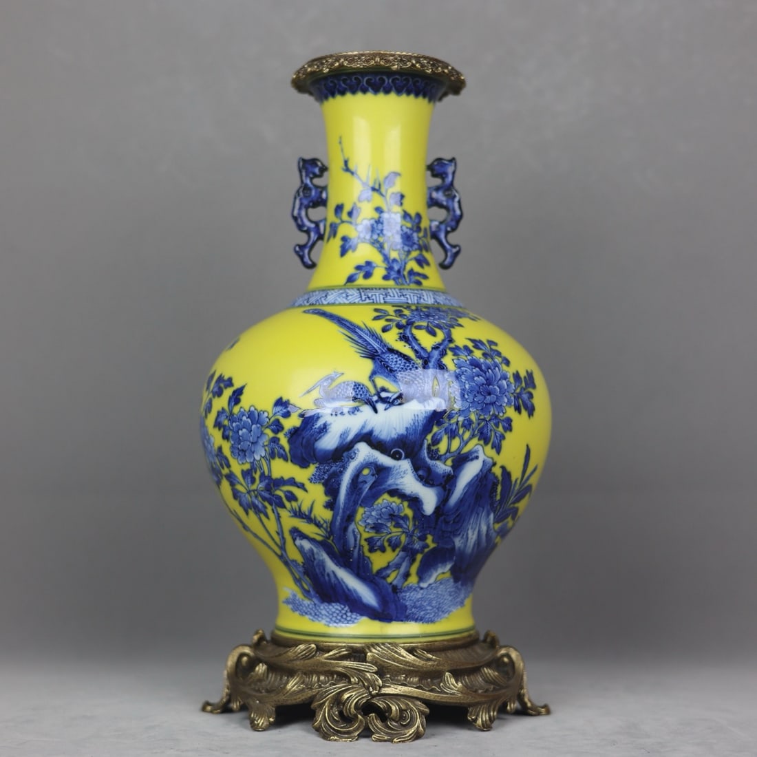 An Exquisite Blue and White Inlaid Bronze Flower and Bird Pattern Double-Ears Vase: An Exquisite Blue and White Inlaid Bronze Flower and Bird Pattern Double-Ears Vase Qing Dynasty, China Qianlong Six-character Mark Size:35cmx18cm (The Dimensions Of All Batches Are Manually