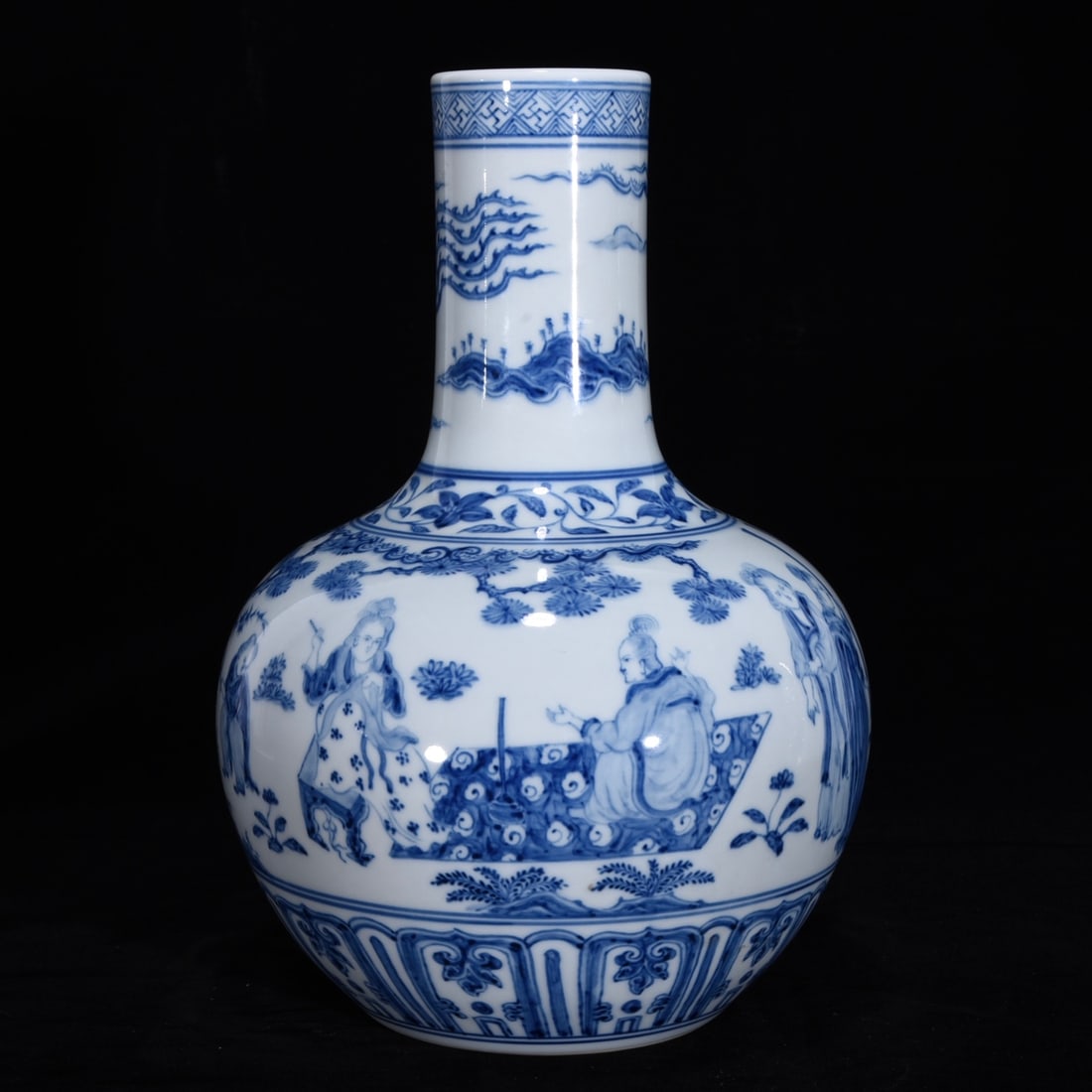 An Exquisite Blue and White Character and Story Pattern Lotus Pattern Vase: An Exquisite Blue and White Character and Story Pattern Lotus Pattern Vase Ming Dynasty, China Chenghua Six-character Mark Size:30.5cmx20cm (The Dimensions Of All Batches Are Manually Measured.If