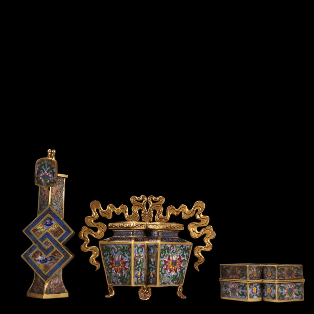 A Set of Fine Cloisonne Lotus Pattern Censer Lotus Pattern Vase Lotus Pattern Box: A Set of Fine Cloisonne Lotus Pattern Censer Lotus Pattern Vase Lotus Pattern Box Qing Dynasty, China Qianlong Four-character Mark Size:13.4cmx18.3cm Weight:1013.9g Size:19cmx6.8cm Weight:870.2g
