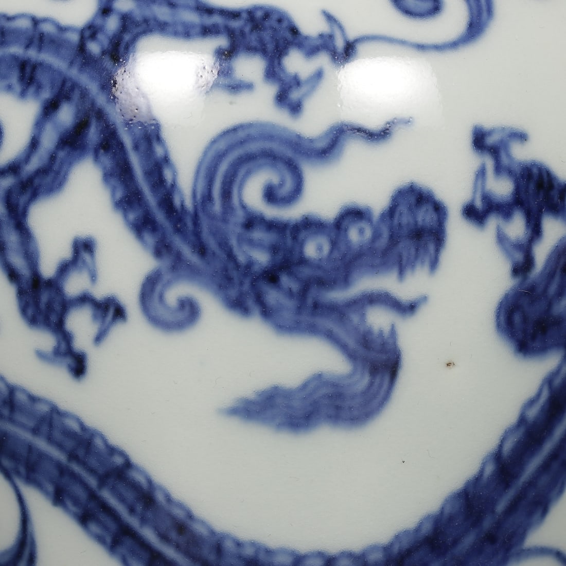 An Exquisite Blue and White Dragon Pattern Jar - 4