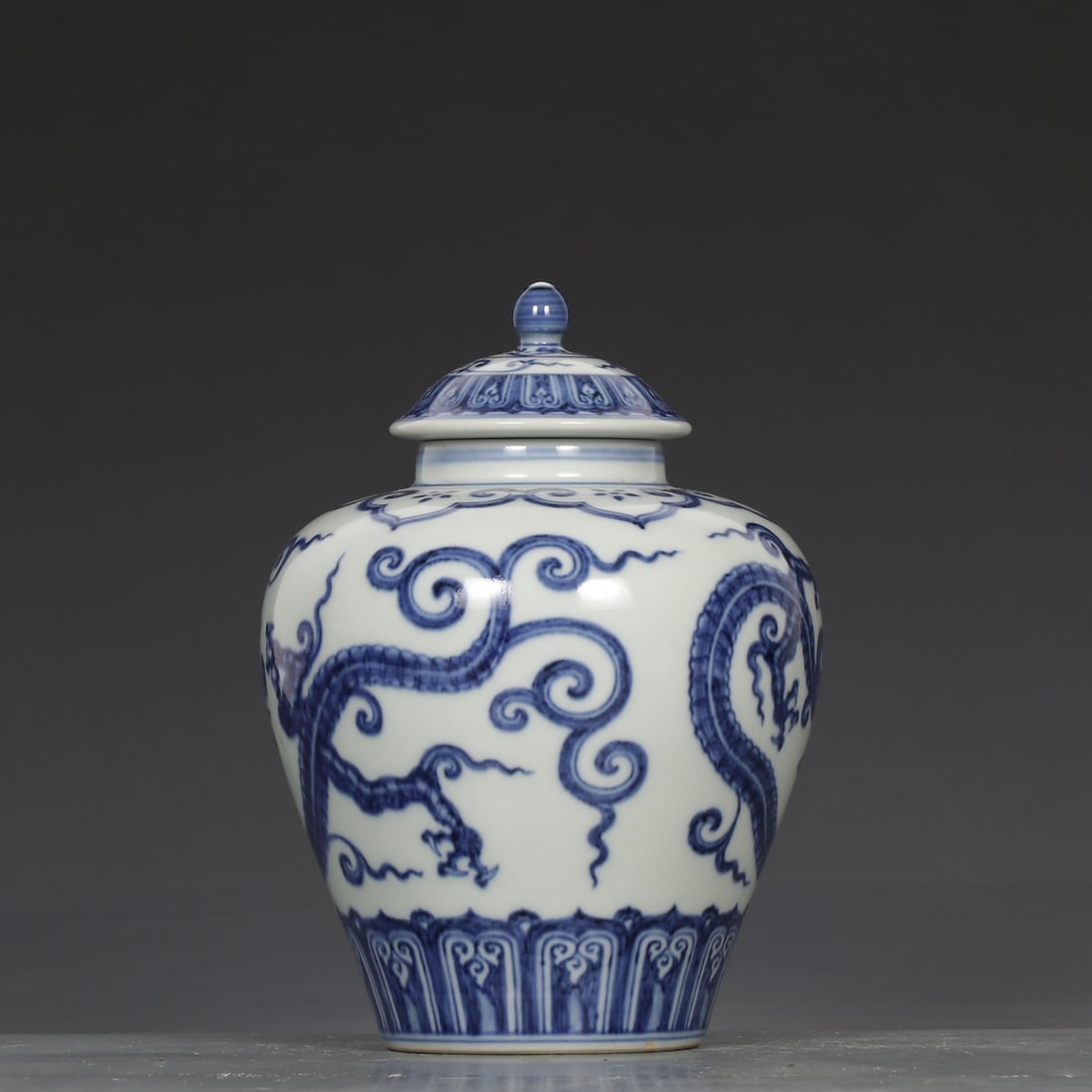 An Exquisite Blue and White Dragon Pattern Jar - 5
