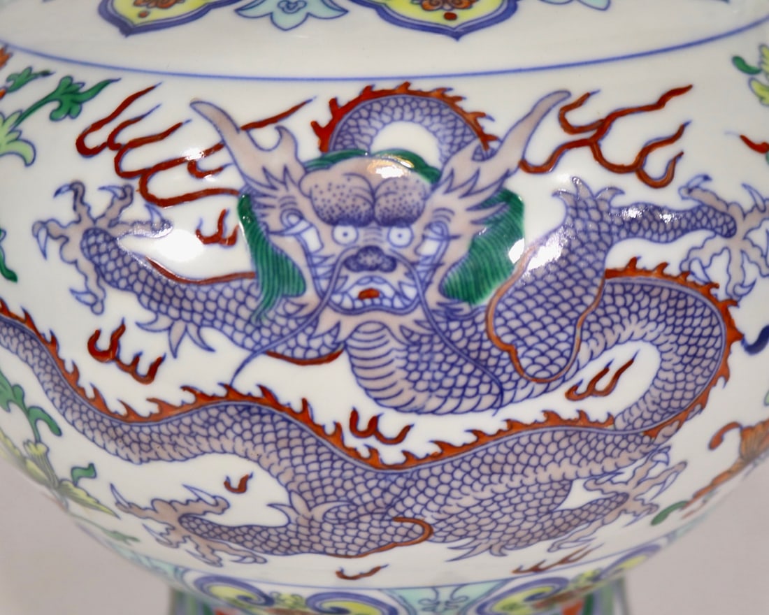 An Exquisite Doucai Dragon Pattern Lotus Pattern Double-Ears Vase - 7