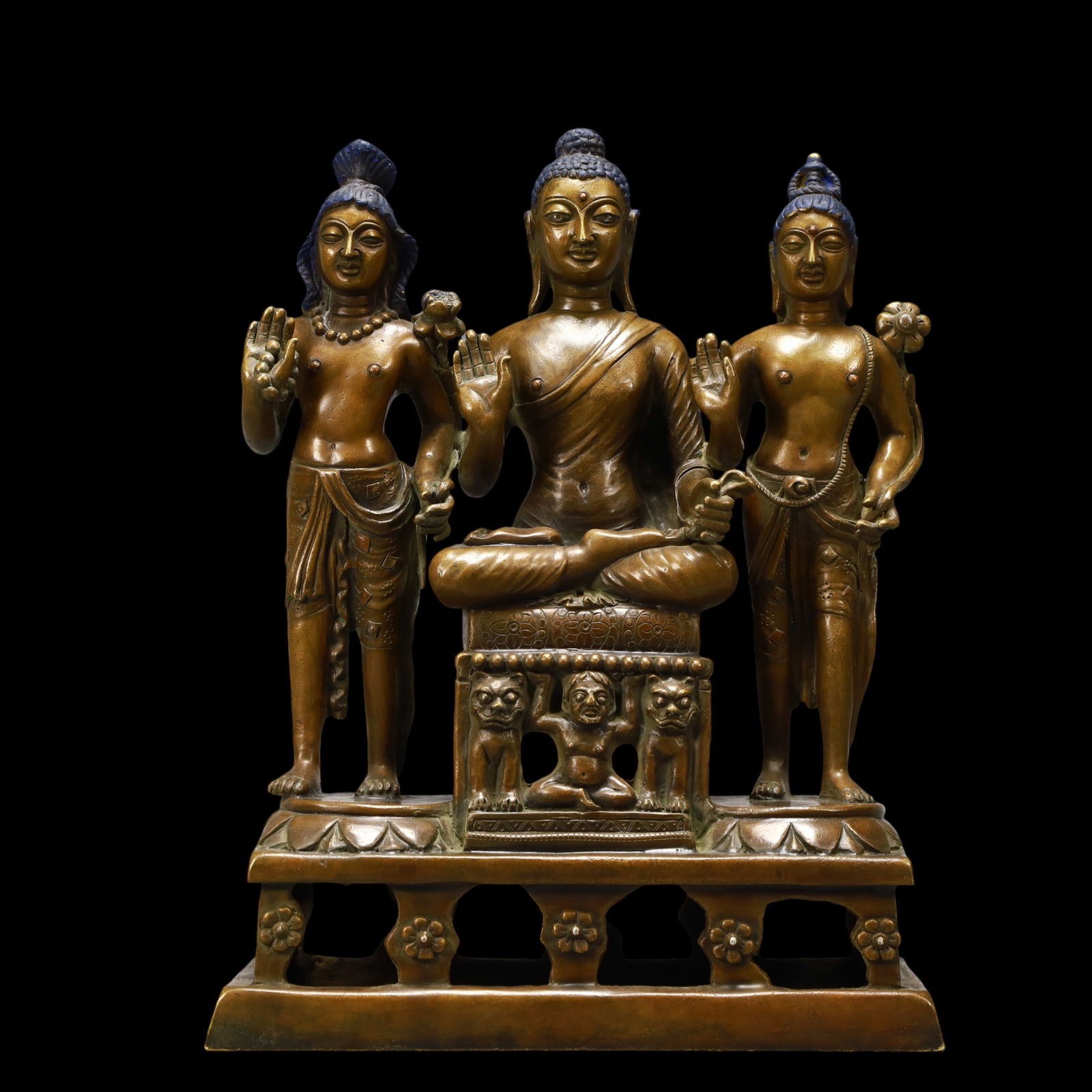 A Exquisite Coppery Buddha statue: A Exquisite Coppery Buddha statue Ming Dynasty, China Size:20.5cmx8cmx26cm Weight:2750g (The Dimensions Of All Batches Are Manually Measured.If You Need More Detailed Information, Please Contact