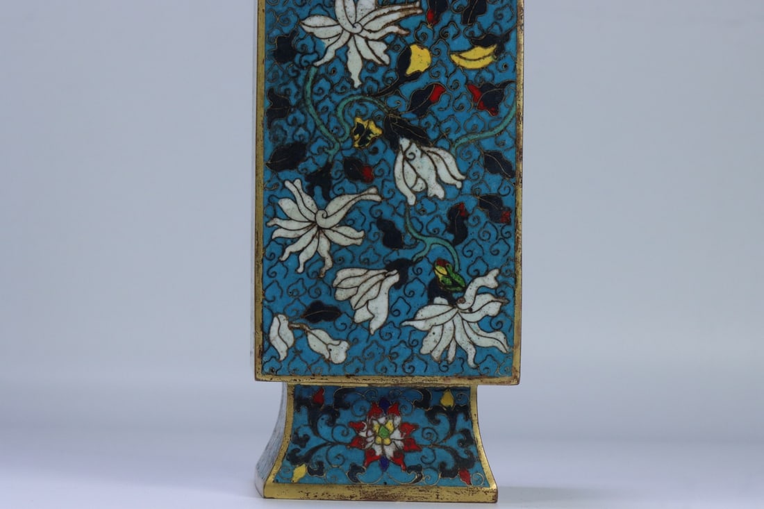 An Exquisite Cloisonne Lotus Pattern Vase - 8