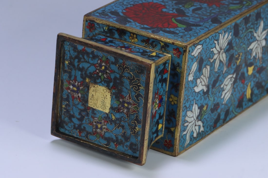 An Exquisite Cloisonne Lotus Pattern Vase - 9