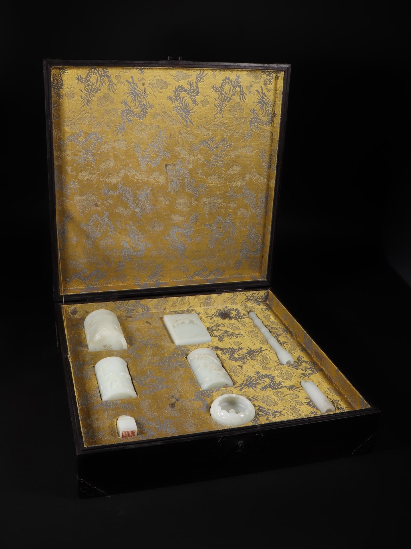 A Set of Fine White Jade Bamboo Pattern Flower Pattern Ornament: A Set of Fine White Jade Bamboo Pattern Flower Pattern Ornament Qing Dynasty, China Qianlong Four-character Mark Size:5.5cmx8cm Size:8.3cmx5.5cmx1.4cm Size:16.5cmx1.8cm Size:8.2cmx4.5cmx1.8cm