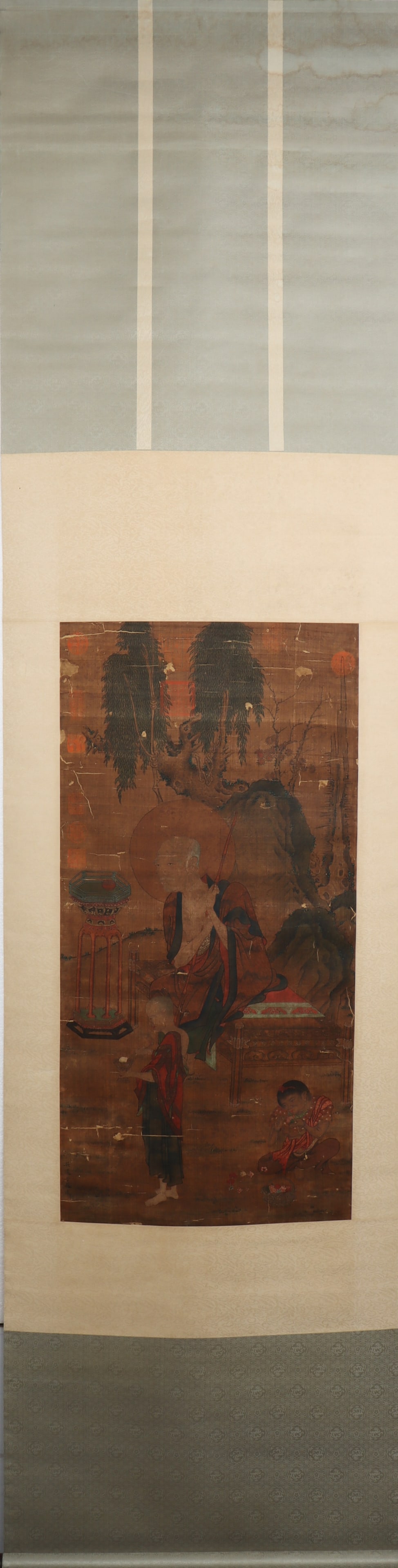 A Chinese Vertical Scroll Ink Painting of Statue of Arhat on Silk: A Chinese Vertical Scroll Ink Painting of Statue of Arhat on Silk Wu daozi Size:82cmx41cm (The Dimensions Of All Batches Are Manually Measured.If You Need More Detailed Information, Please Contact