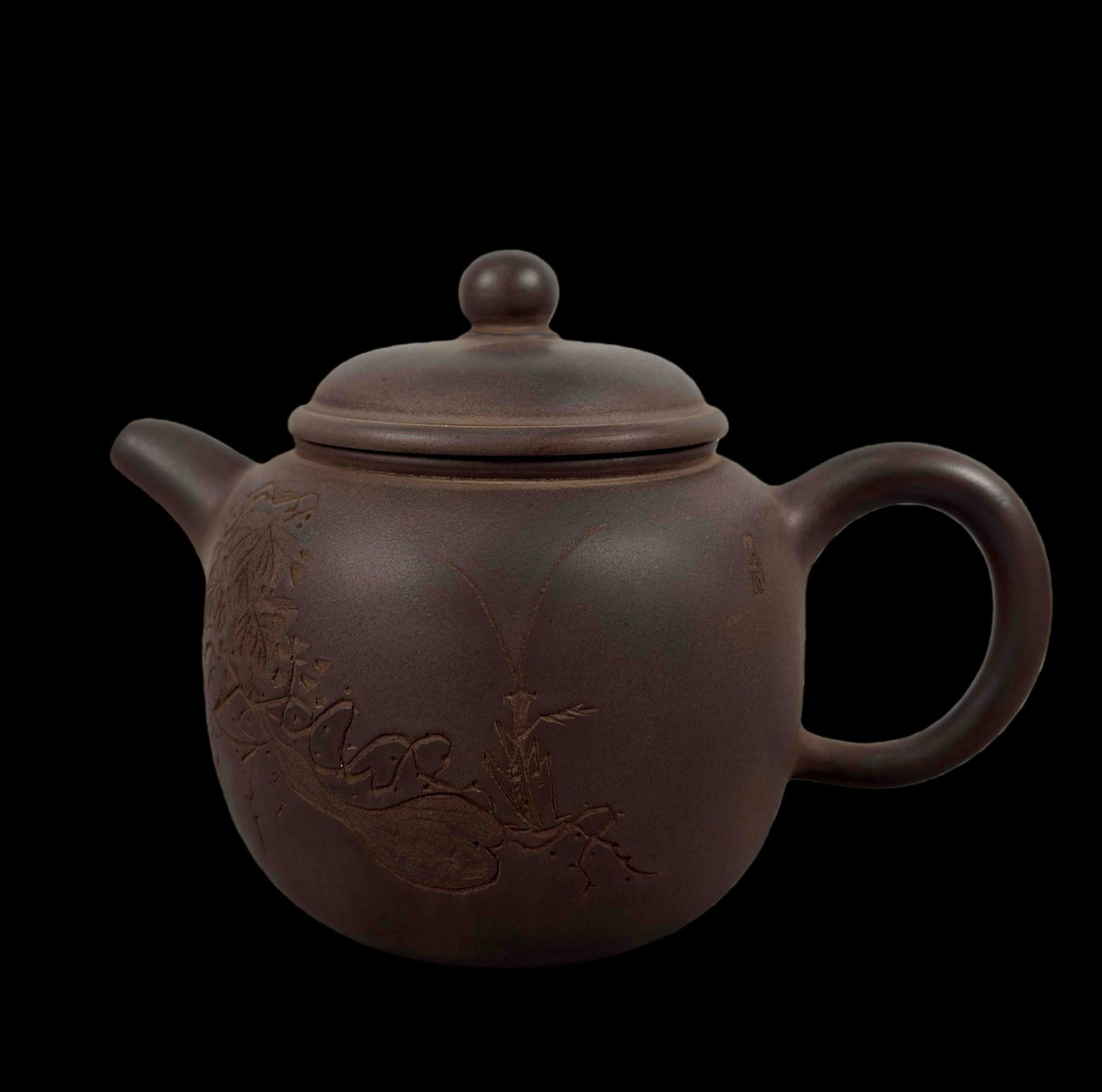 An Exquisite Purple Sands Flower Pattern Teapot: An Exquisite Purple Sands Flower Pattern Teapot Gu jing zhou Size:17.7cmx12cm (The Dimensions Of All Batches Are Manually Measured.If You Need More Detailed Information, Please Contact Our Customer Se