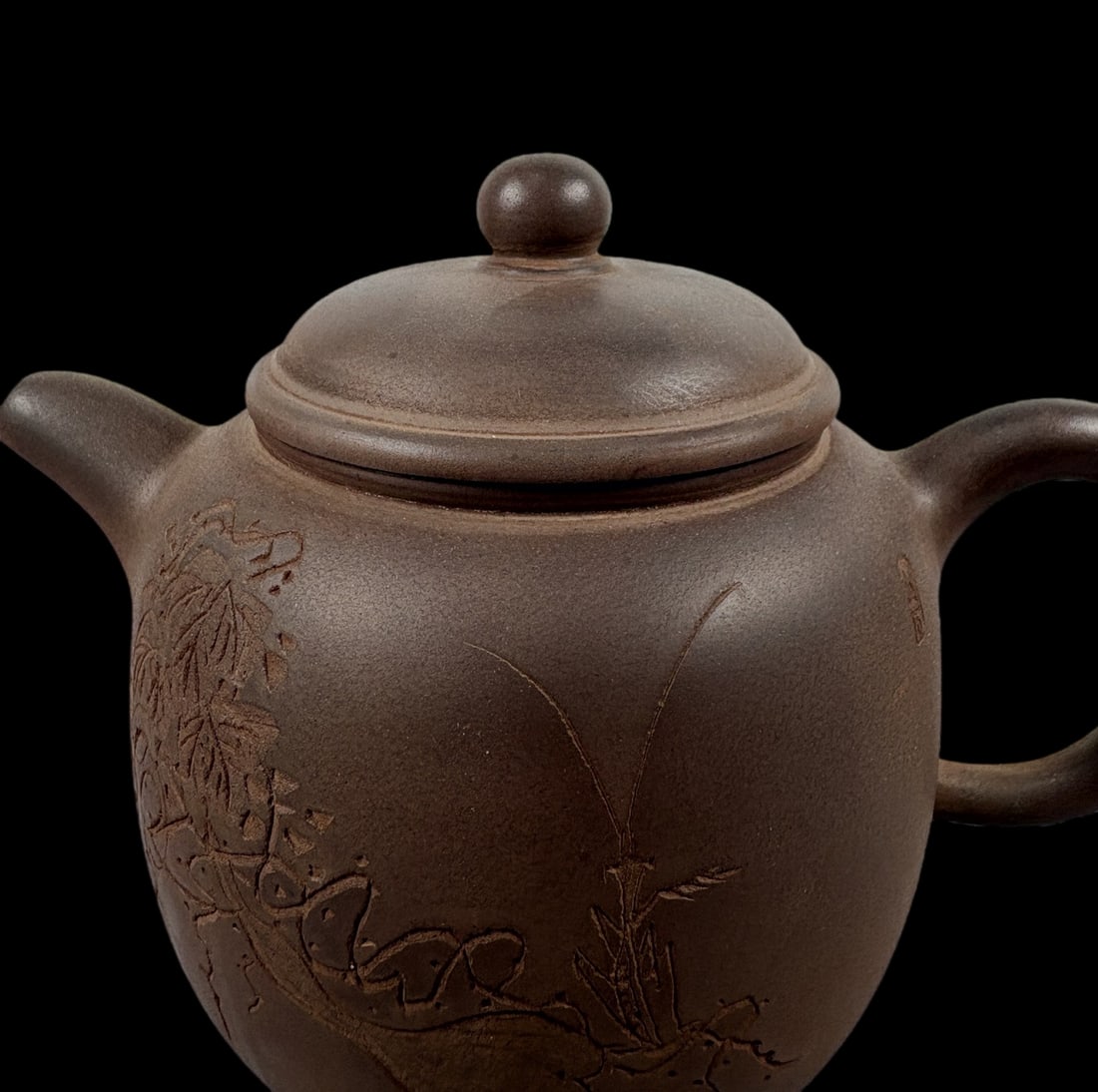 An Exquisite Purple Sands Flower Pattern Teapot - 2