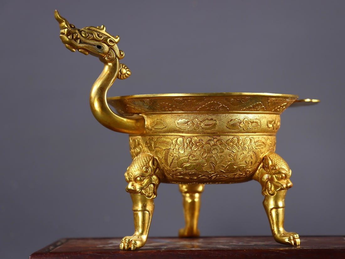 An Exquisite Gilt Bronze Flower Pattern Tripod Cup - 2