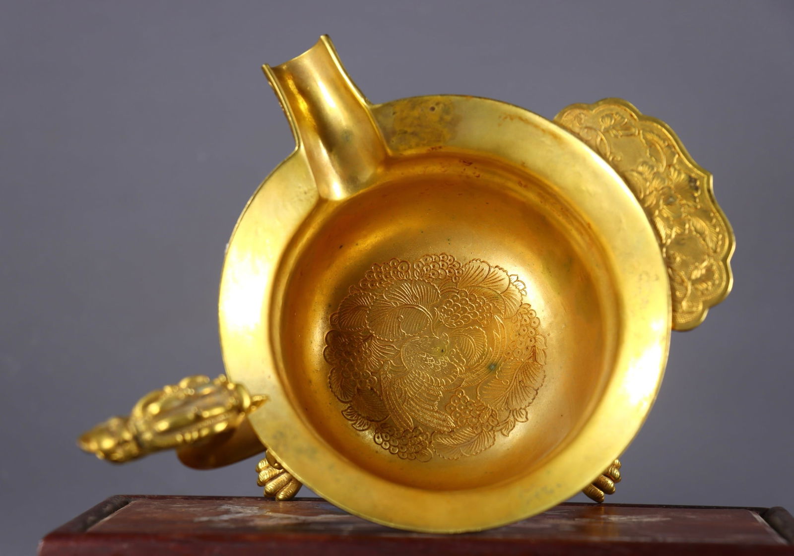 An Exquisite Gilt Bronze Flower Pattern Tripod Cup - 6