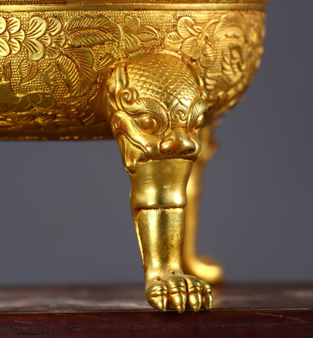 An Exquisite Gilt Bronze Flower Pattern Tripod Cup - 8