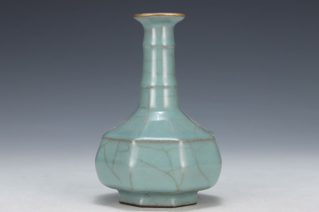 An Exquisite Guan yao Vase - 3