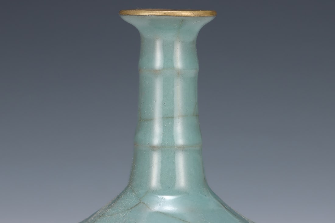 An Exquisite Guan yao Vase - 5