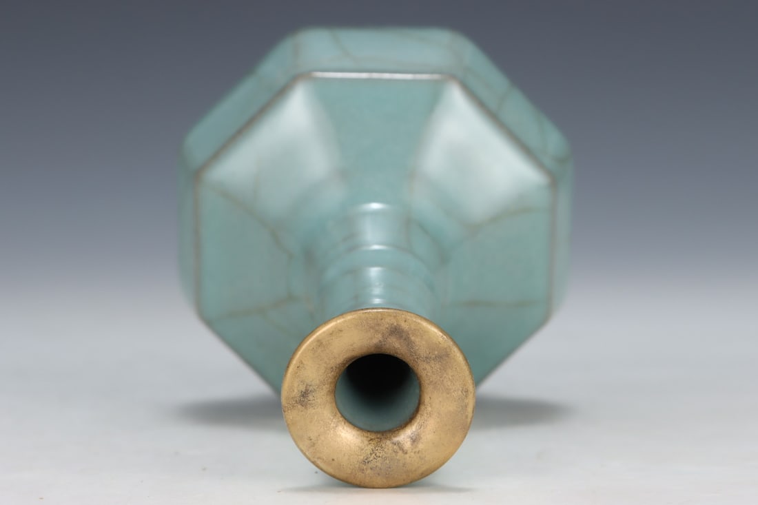 An Exquisite Guan yao Vase - 7