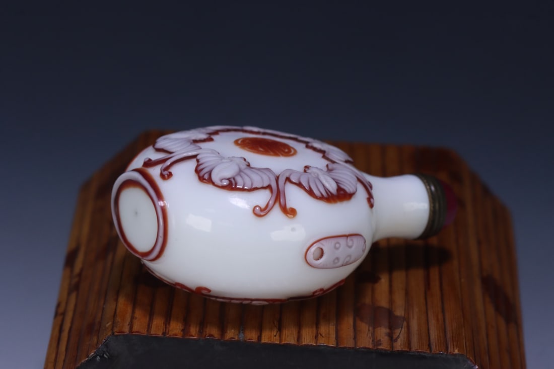 An Exquisite Glass Bats and Peach Pattern Snuff Bottle - 5