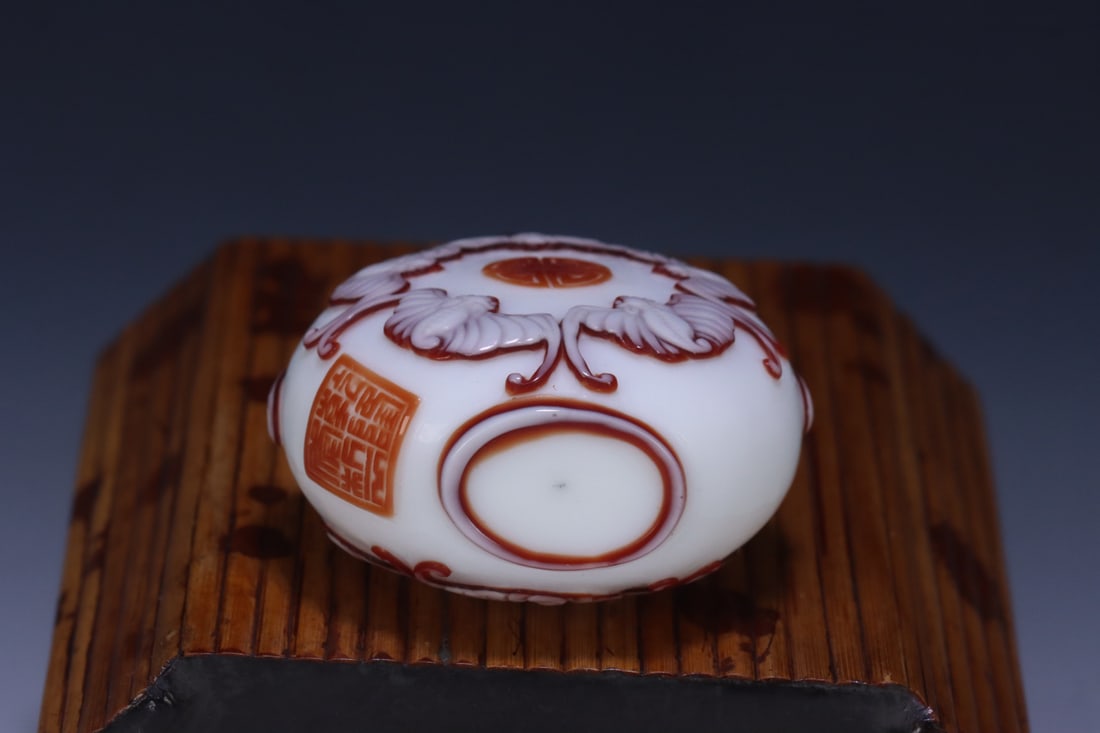 An Exquisite Glass Bats and Peach Pattern Snuff Bottle - 6