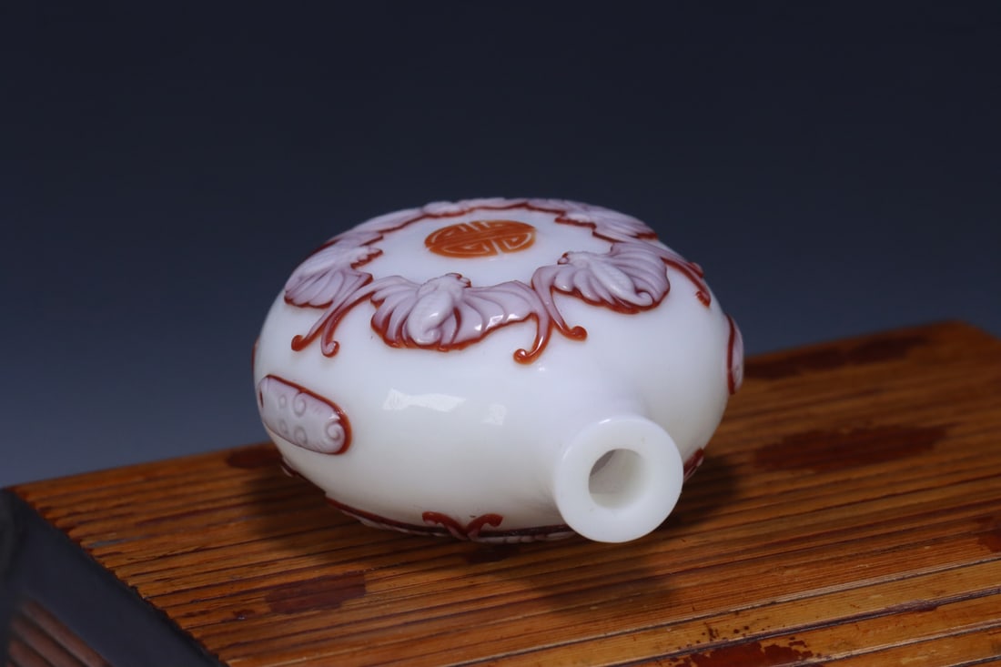 An Exquisite Glass Bats and Peach Pattern Snuff Bottle - 9