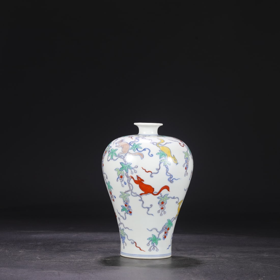 An Exquisite Doucai Squirrel and Grapes Pattern Vase - 2